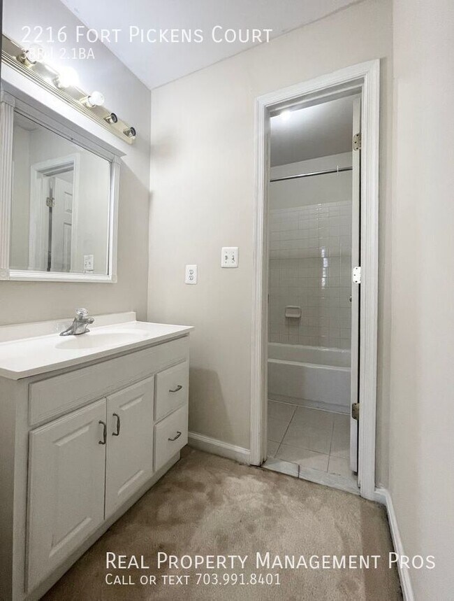 Building Photo - 2216 Fort Pickens Ct