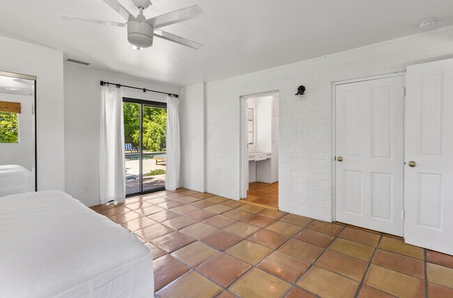 Building Photo - 839 N Avenida Olivos