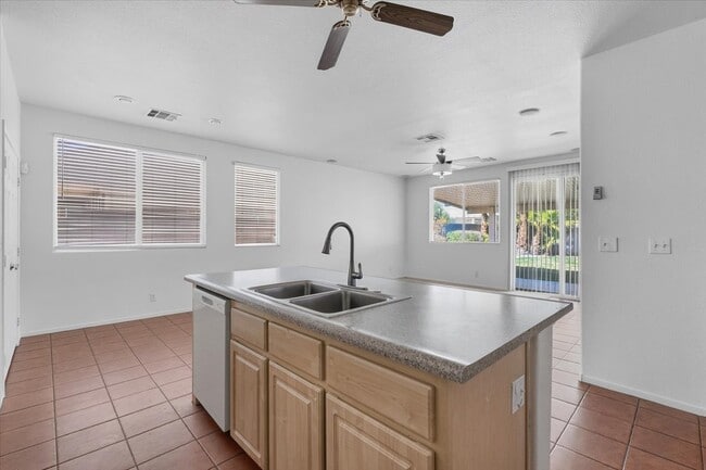 Building Photo - 920 Stable Glen Dr