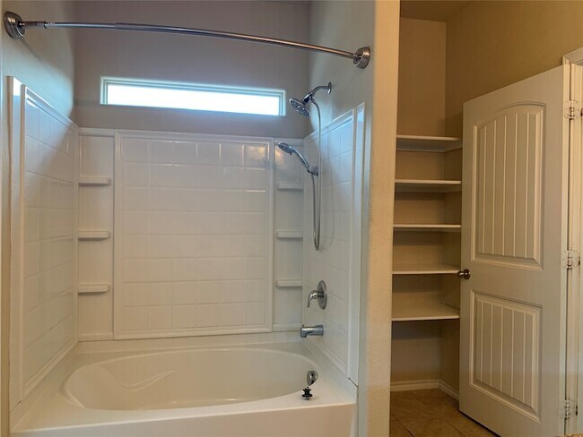 Building Photo - 6353 Eagle Lake Ct