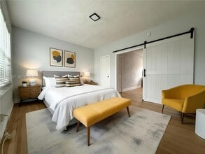 Building Photo - 315 W 28th St