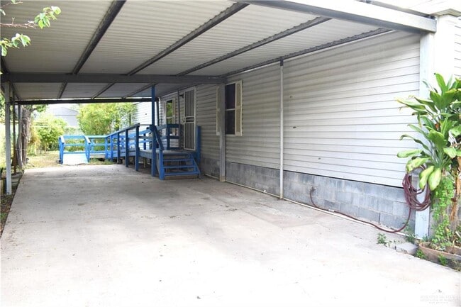 Primary Photo - 9 Banyan Ave