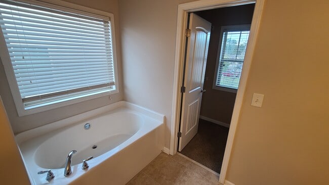 Master bath - 383 Edgemont Ave