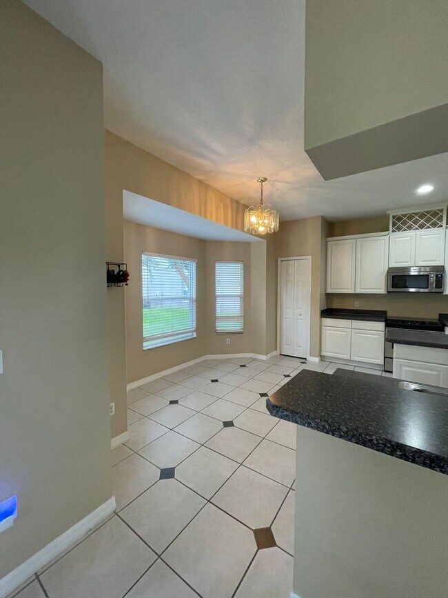 Building Photo - Home For Rent in Gated Stonebrook Neighbor...