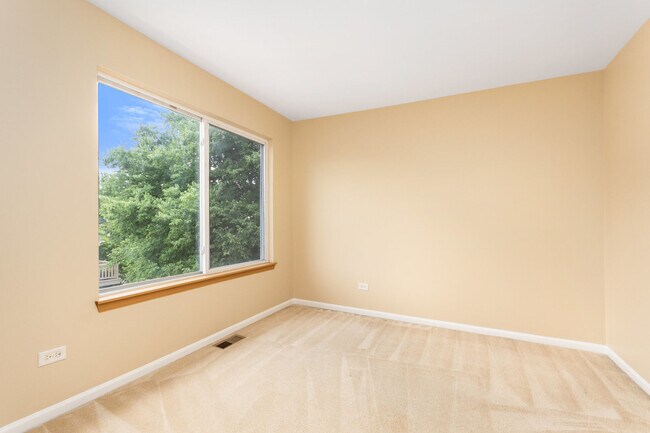 Building Photo - 2611 Canyon Dr