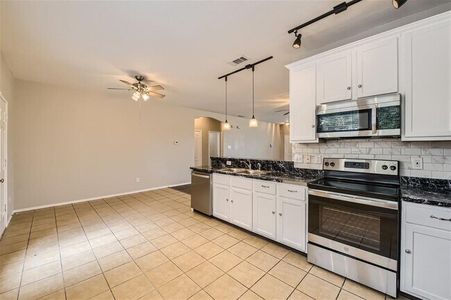 Building Photo - 103 Hollow Tree Dr