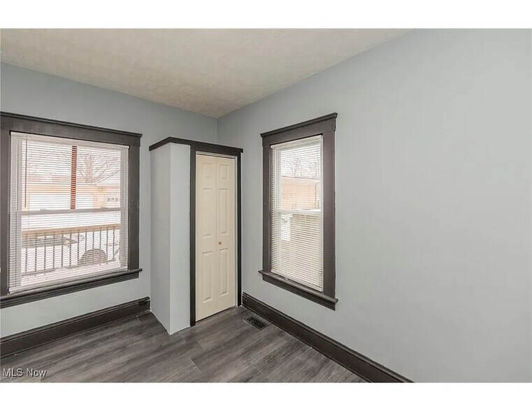 Building Photo - 1431 Rowley Ave