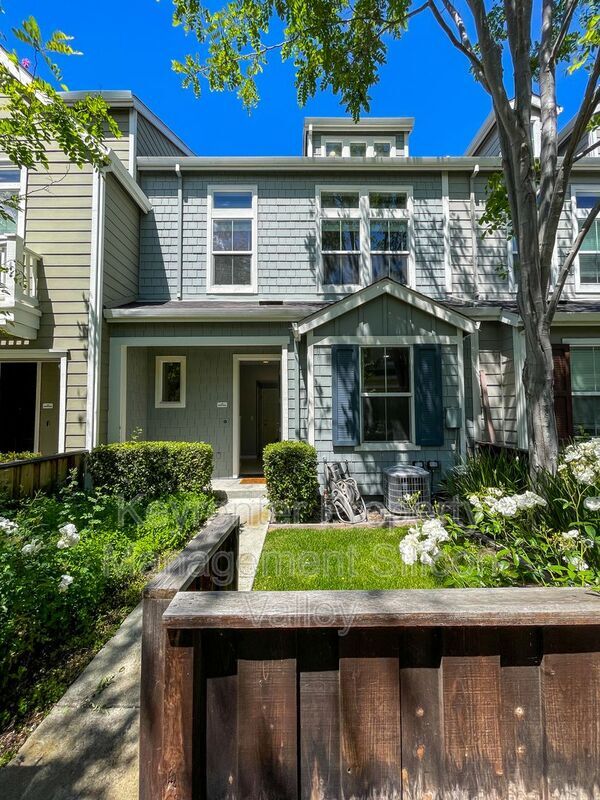Building Photo - 679 Montara Terrace