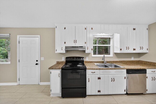 Building Photo - 2327 Mura Dr