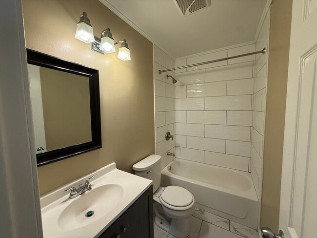 Building Photo - 2152 Mallard Ln