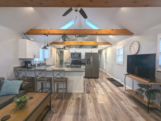 Building Photo - 1708 N Center St