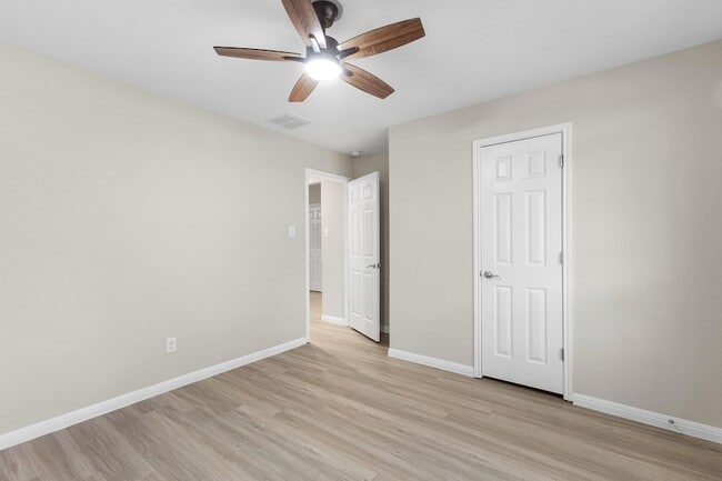 Building Photo - 2205 Speidel Dr