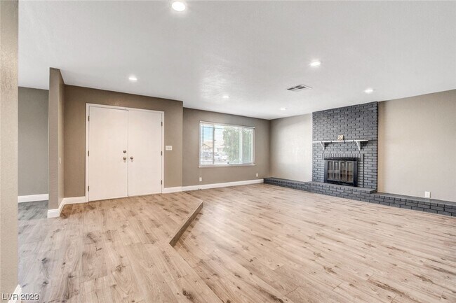 Building Photo - 4367 S Mojave Rd