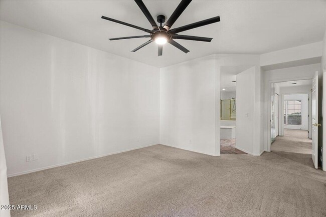 Building Photo - 5200 S Lakeshore Dr