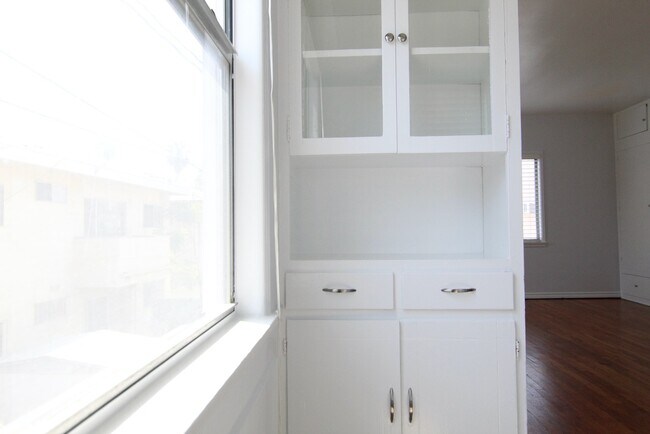 Building Photo - 9217 Alcott St