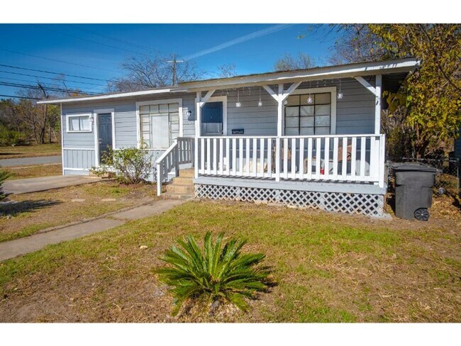 Building Photo - Cozy Remodeled Home Near Downtown