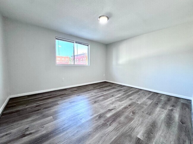 Building Photo - 50-58 Walnut Street Unit 12
