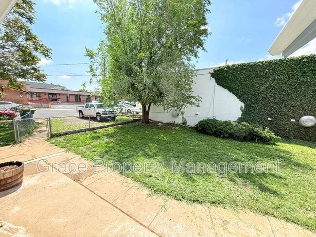 Building Photo - 5685 S Elmwood St