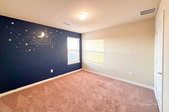 Building Photo - Stunning 5BD, 2 1/2 BTH Home Seconds away from John Kilpatrick Turnpike in YUKON!