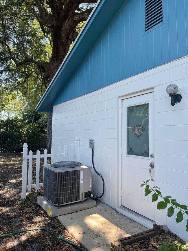 Building Photo - Charming 3 Bed / 2 Bath Home in Winter Spr...