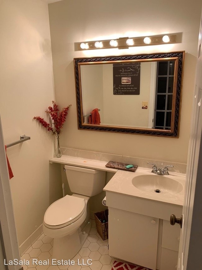 Building Photo - 596 Mountain Rd