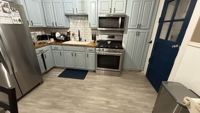 Building Photo - 2143 W 18th Pl