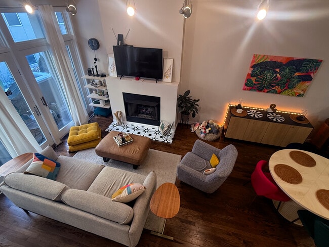 Building Photo - 943 W Huron St