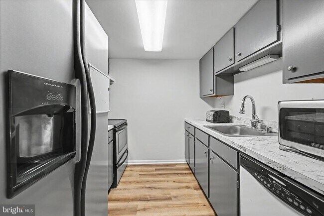 Building Photo - 678 Newbridge Ct