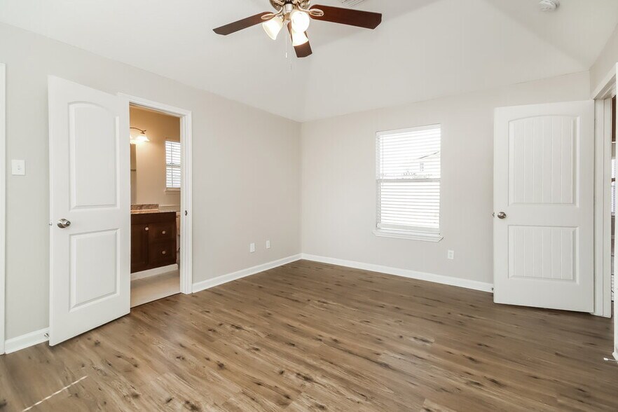 Building Photo - 918 Chase Park Dr