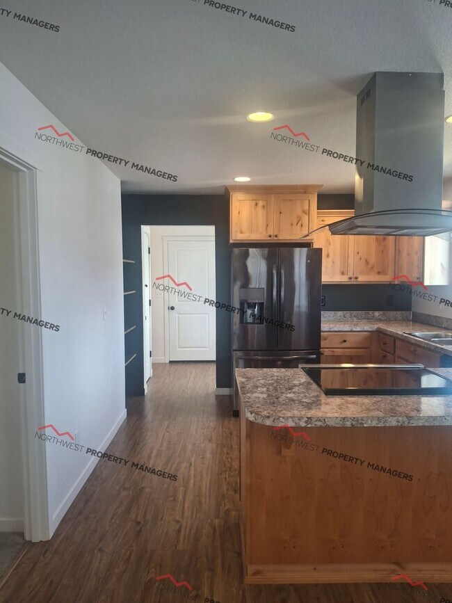Building Photo - STATUS:  PENDING APPLICATION  | R190| $1995