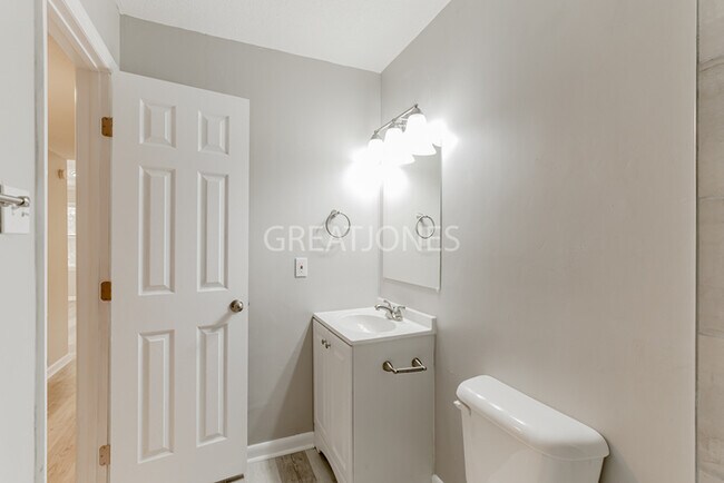 Building Photo - Charming 3 Bedroom in Raeford!