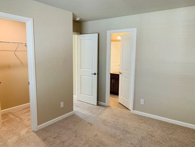 Building Photo - 5 bd 3.5 bath Bothell Single Family House ...