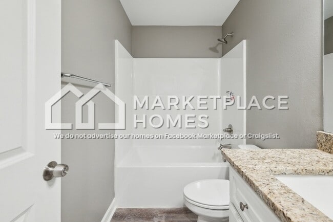 Building Photo - 1402 W 11th St