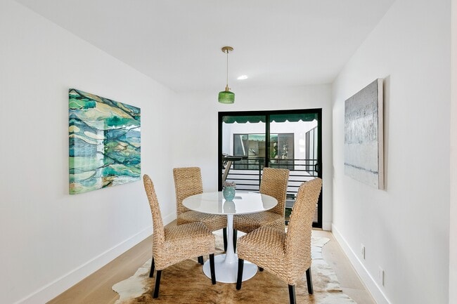 Building Photo - 6502 Dume Dr