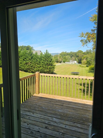 Building Photo - 210 Vanover Ln