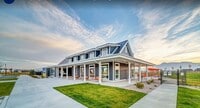 Building Photo - 613 N Pear Dr