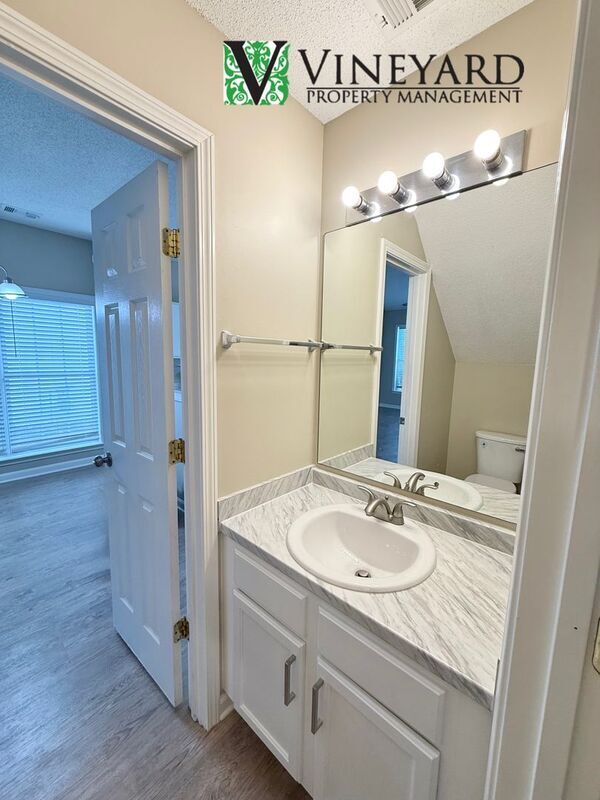 Building Photo - 1609 Heyford Cir NW