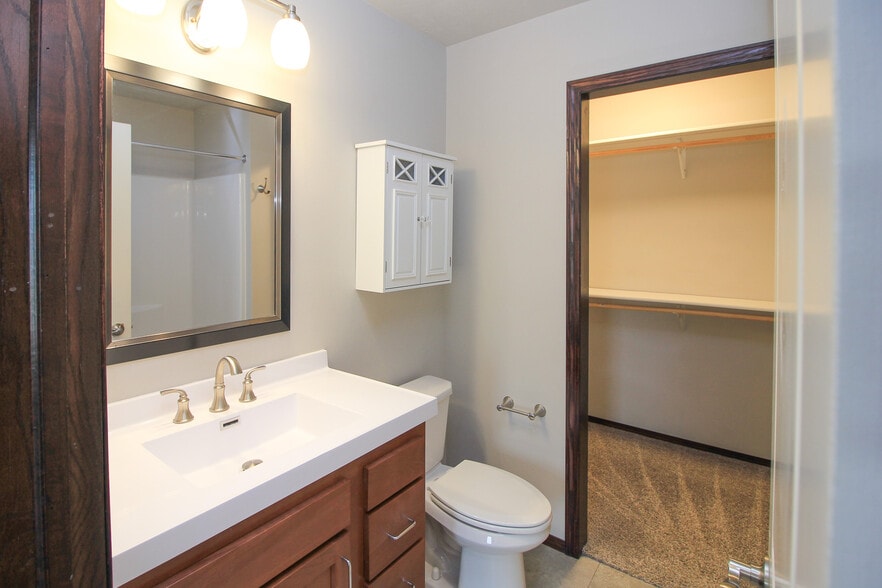 Building Photo - 1005 Tanner Ct