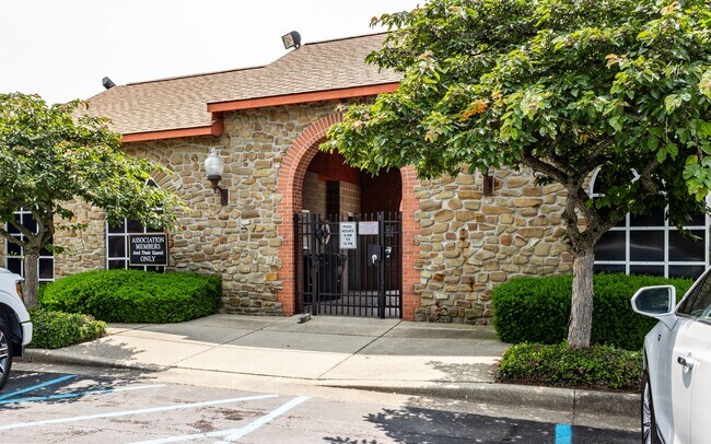 Building Photo - Spacious 5-Bed Home with In-Law Suite, Fin...