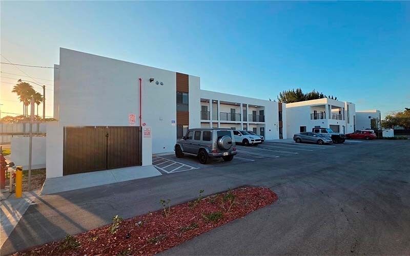 Building Photo - 16955 SW 100th Ave