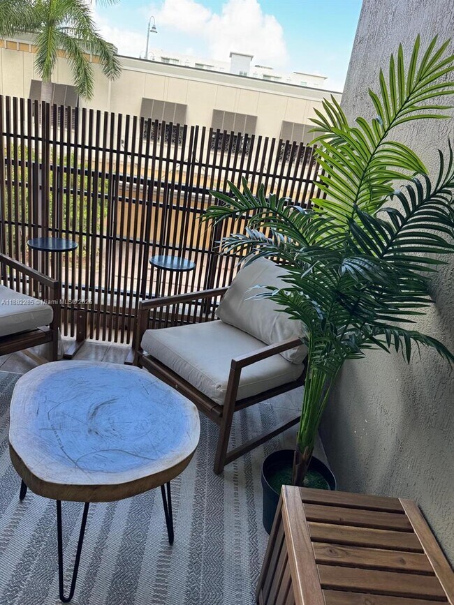 Building Photo - 120 Douglas Rd