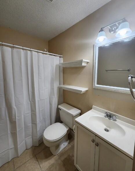 Building Photo - 4780 Pontchartrain Dr