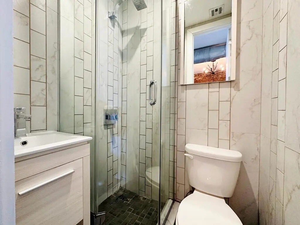 Building Photo - Furnished room/NOT APARTMENT