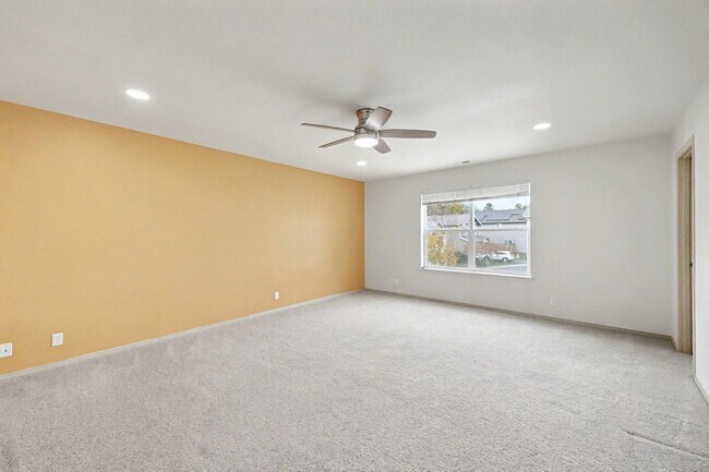 Building Photo - 4 bed 2.5 bath available now in Bothell