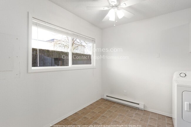 Building Photo - Charming Four-Plex In Foster-Powell!