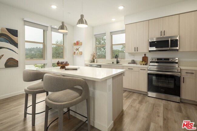 Building Photo - 2700 N Current Wy