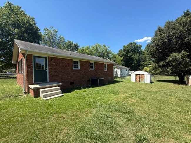 Building Photo - 315 E Dameron Ave