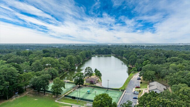 Building Photo - Furnished 3 Bedroom Lakewood Home with Lake View