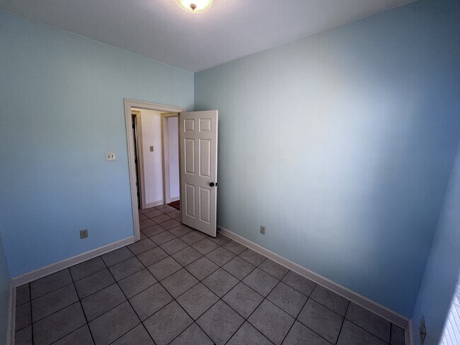 Building Photo - 29 Oak Crest Dr