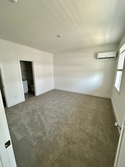 Building Photo - 326B Mulberry Ter